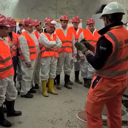 On-site construction supervisor coaching workers